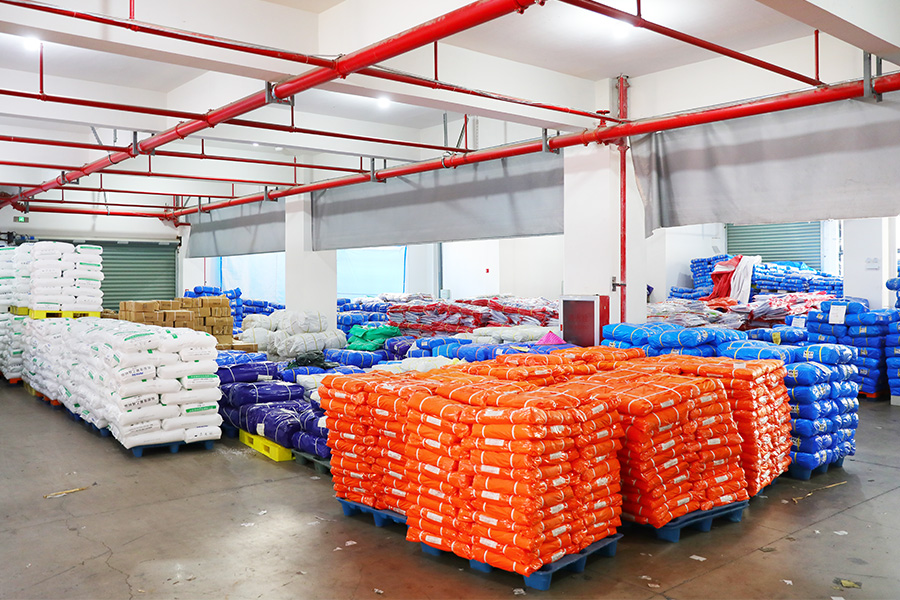 لماذا يعتبر القماش المشمع باللون الأخضر/البرتقالي والقماش المشمع باللون الرمادي الفضي/الجيش الأخضر هو الحل الأمثل لاحتياجات الحماية الخاصة بك